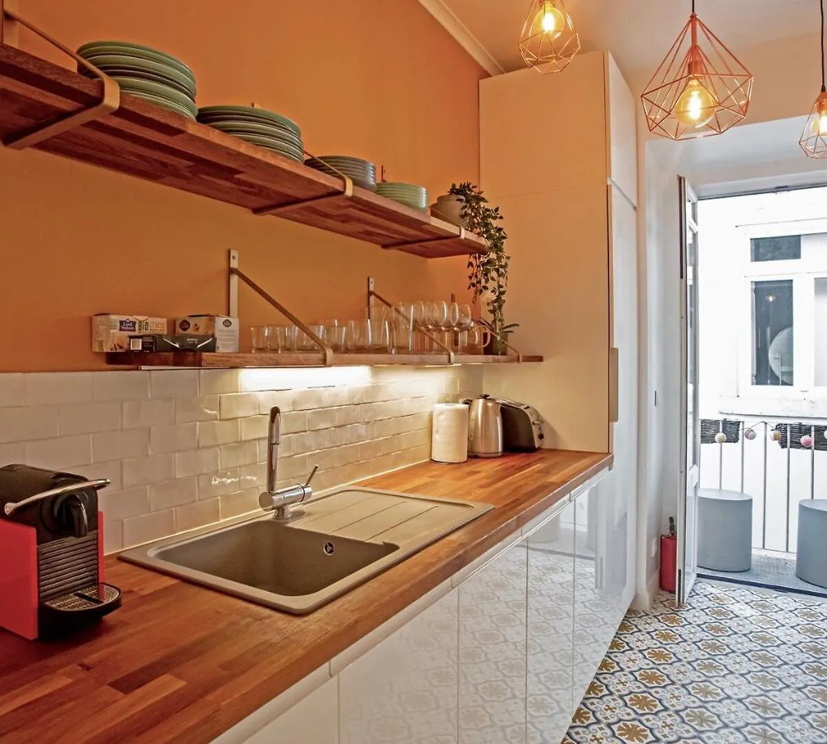 Renovated Cosy 1Bedroom Apartment In Santos Lisbon Portugal